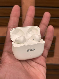 Ayesha Khan, Islamabad